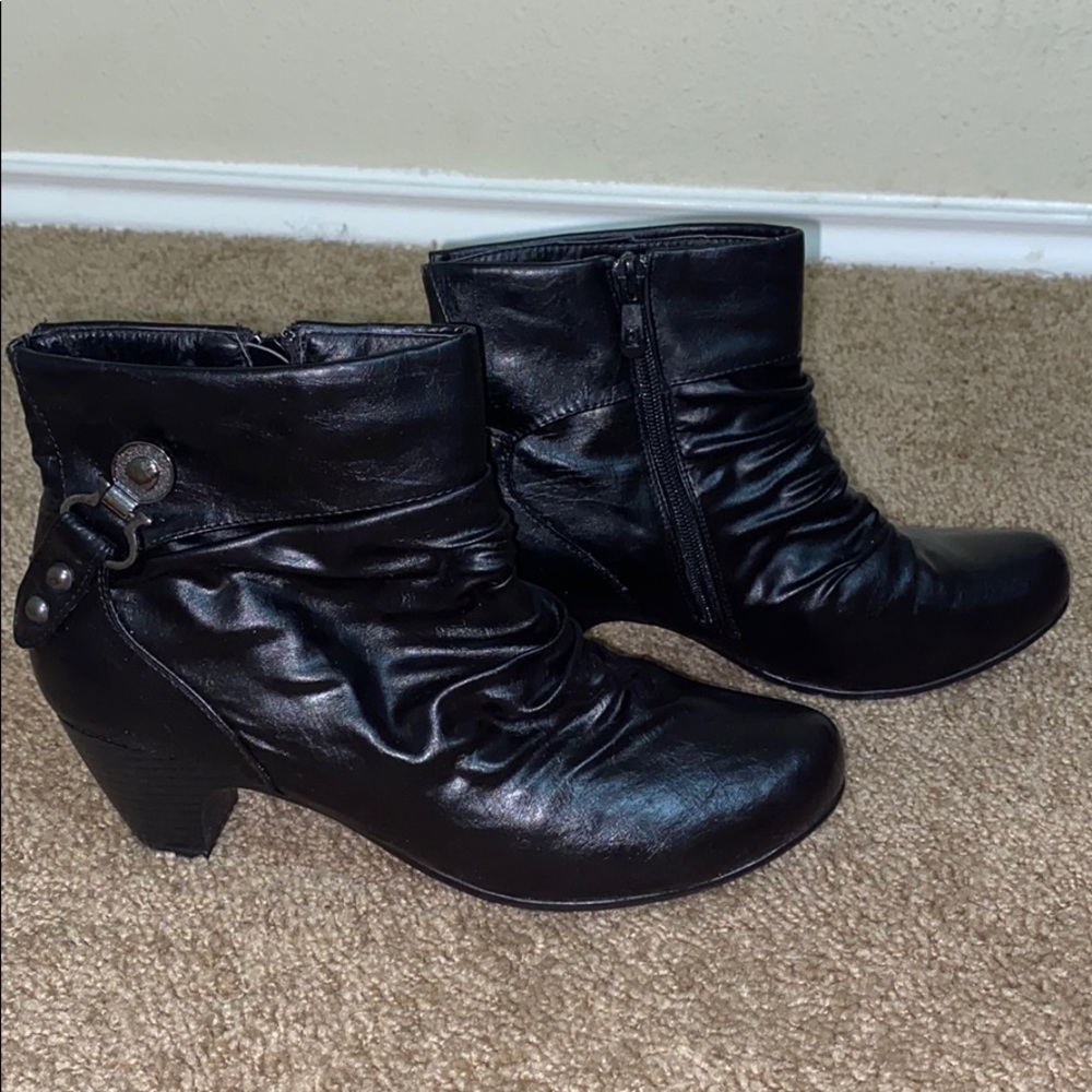 NEW Women’s Anna Almeida black ankle booties SZ 10